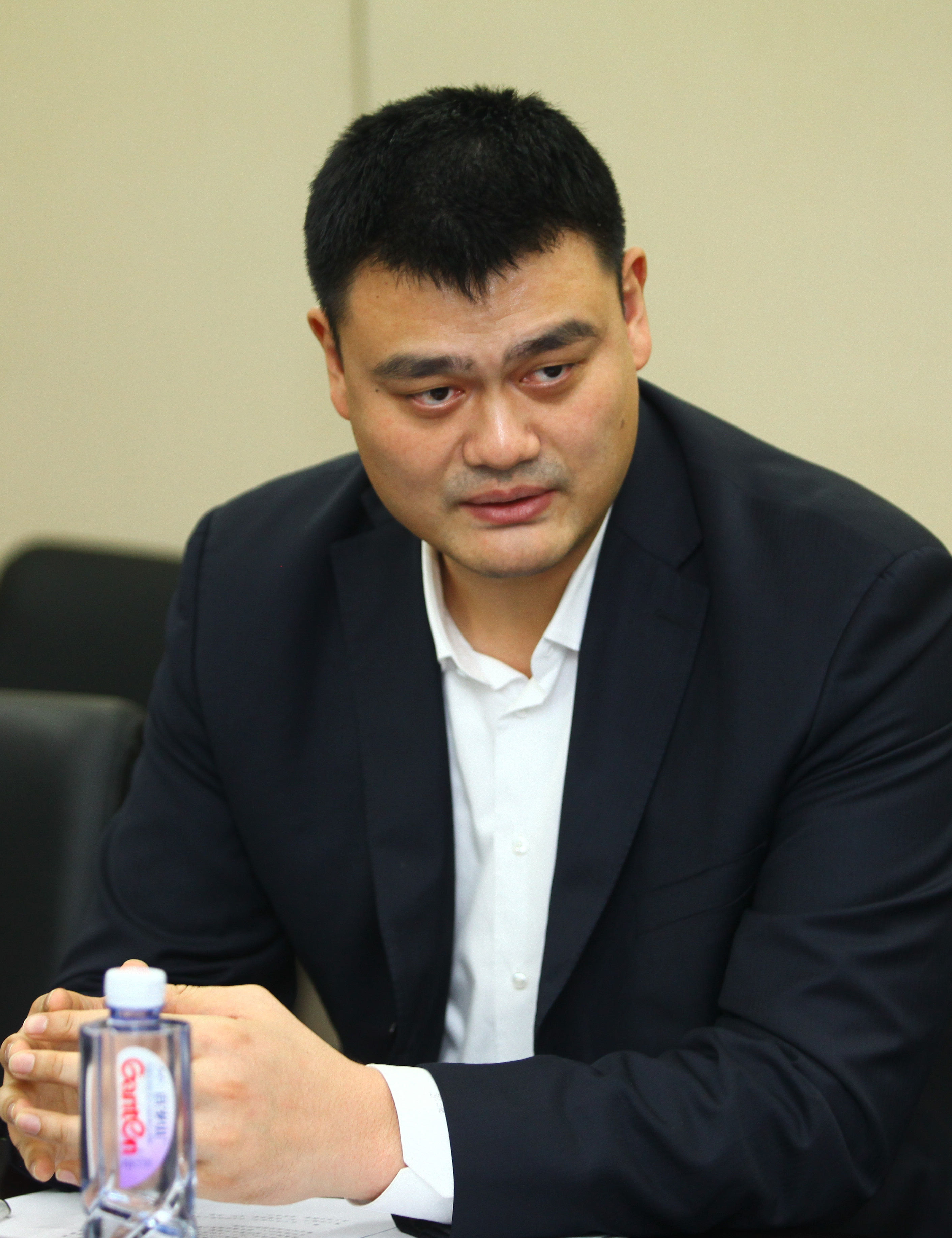 在赛场外