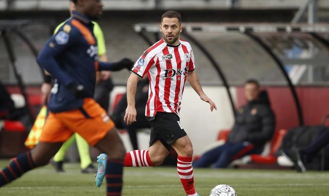 通过与球员 通过与球员